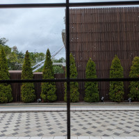 室内でも窓が広いです