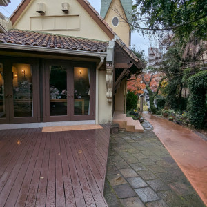 披露宴会場からチャペルまでの道
とても近いです|773497さんの呉竹荘×旧青葉邸～メゾン・ド・リアン(絆を紡ぐ家)～の写真(2607218)