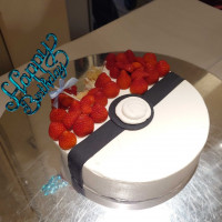 ケーキはモンスターボール仕様にしてもらいました。