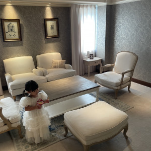 新郎側控え室です。着替える場所とは別に用意されていました。|773509さんのST.MARGARET WEDDING（セント・マーガレット ウエディング）の写真(2550300)