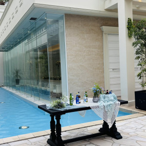 サイトや情報誌で掲載されているように、青く綺麗な水がある|773520さんのアクアテラス迎賓館(大津)/テイクアンドギヴ・ニーズウェディングの写真(2550316)