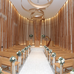 木の温かみのあるチャペル|773535さんの山手迎賓館(神戸)/テイクアンドギヴ・ニーズウェディングの写真(2550649)