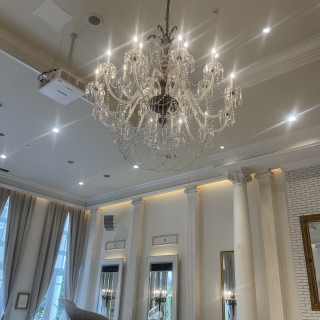 シャンデリアもキラキラでした。