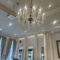 シャンデリアもキラキラでした。