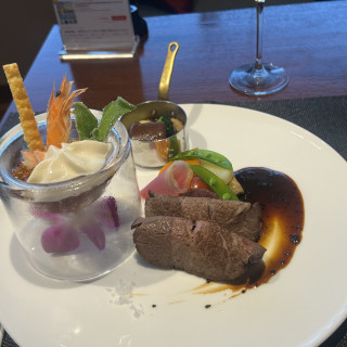 試食です。白いふわふわのスープがめちゃくちゃ美味しいです。