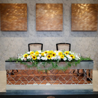 ひまわりをテーマにした高砂装花