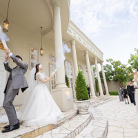 ブーケトスではなく全員参加のパラシュートベアにしました