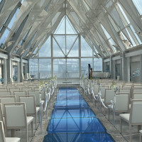 クリスタルのチャペル。非日常な空間。