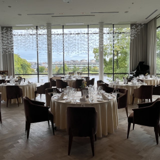 あやめ池の池をイメージする水玉