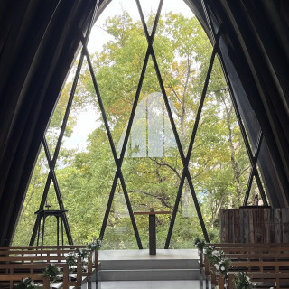 その季節の景色が見れるチャペル