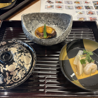 少しわかりにくいですが、1番上のお肉料理が美味しかったです。