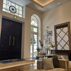 ロビーに内側からの見た目|773917さんのアーフェリーク迎賓館（熊本）/テイクアンドギヴ・ニーズウェディングの写真(2551452)