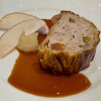 軍鶏肉のパテ　パイ包み