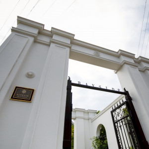 白を貴重とした外観|773934さんのベイサイド迎賓館(松山)/テイクアンドギヴ・ニーズウェディングの写真(2554117)