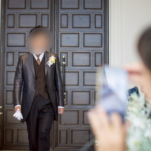 新郎入場|773934さんのベイサイド迎賓館(松山)/テイクアンドギヴ・ニーズウェディングの写真(2554131)