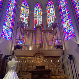 スタンドガラスは曇りの日でも美しいです！|773942さんのプリムローズ/FIVESTAR WEDDINGの写真(2551494)