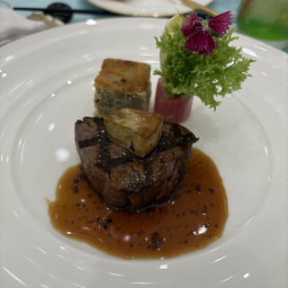 幸福　国産牛のフィレ肉のシャトーブリアンロッシーに風
