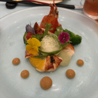 オマール海老と色彩野菜のキャビア添え