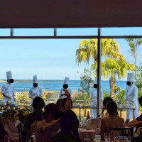 披露宴会場からガーデンのデザートビュッフェの様子