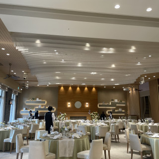 ナチュラルテイストの披露宴会場