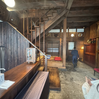 正面入り口から入った時の部屋。