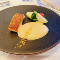 皮パリパリなお魚料理