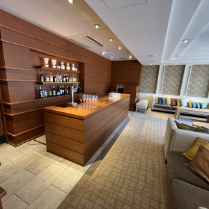 親族待合室。当日はカウンターにウェルカムドリンクなどもあり。|774038さんのTHE GRAND ORIENTAL MINATOMIRAI(グランドオリエンタル みなとみらい)の写真(2552004)