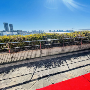 挙式後にこちらでフラワーシャワーができます。|774045さんのホテル インターコンチネンタル 東京ベイの写真(2552631)