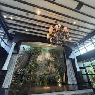 緑が多く、自然光を感じられるチャペル