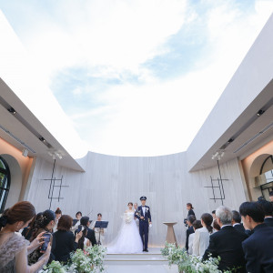 天井があいて青空が広がるのが綺麗です!|774091さんのニーズ青山 by T&G WEDDING (旧 青山迎賓館)の写真(2552143)