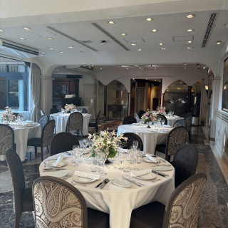 縦長のガーデンに面している披露宴会場