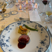 4品目　お肉料理
会場内でカッティングしてくれます