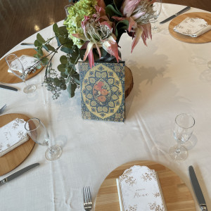 シンプルでウッディナチュラルな雰囲気のテーブルセット|774110さんのブリーズレイ・プライベートテラスの写真(2556134)