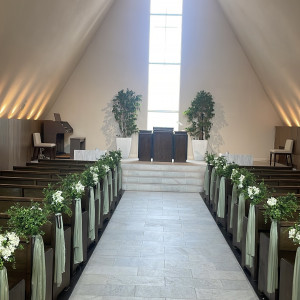 シンプルでまとまった自然光がさすチャペル|774110さんのブリーズレイ・プライベートテラスの写真(2556125)