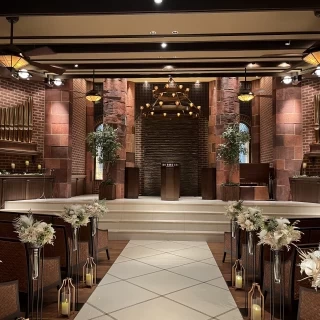 レンガのチャペルが温かみのある素敵な空間でした!!