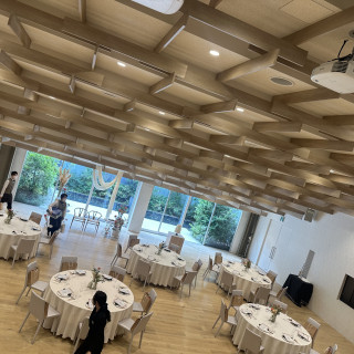 白が基調で開放的です。