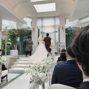 素敵な挙式会場。ドレスがよく見えて素敵な舞台でした。|774138さんのアルカンシエル南青山(アルカンシエルグループ)の写真(2552283)