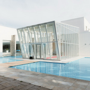 ここの中でブーケトスをするので、天候に左右されません|774147さんの四季の丘 seasons withの写真(2552344)