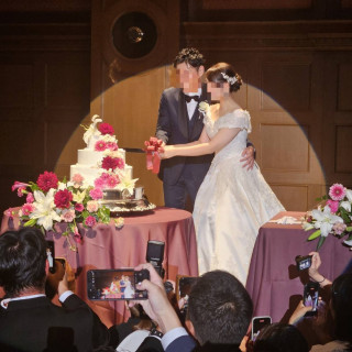 生花で飾ったウェディングケーキ