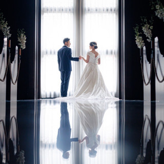 反射する大理石