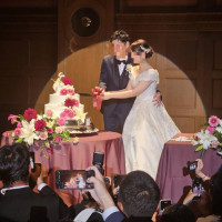 生花で飾ったウェディングケーキ