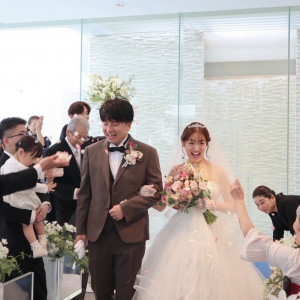 みんなに祝福されながら|774157さんのアクアテラス迎賓館（大津）/テイクアンドギヴ・ニーズウェディングの写真(2552437)