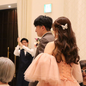 後ろ姿?のショット|774157さんのアクアテラス迎賓館(大津)/テイクアンドギヴ・ニーズウェディングの写真(2552493)