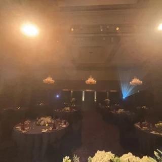 披露宴会場の暗くした時です