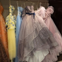 会場に衣装店が併設されています