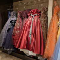 会場に衣装店が併設されています