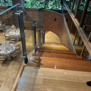 階段上からみた披露宴会場|774231さんのCentral Terrace TOKYO（セントラル テラス トーキョー）の写真(2552863)