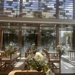 新郎参列者の座席側から見た挙式会場|774232さんのアーセンティア迎賓館(高崎)/テイクアンドギヴ・ニーズウェディングの写真(2555117)