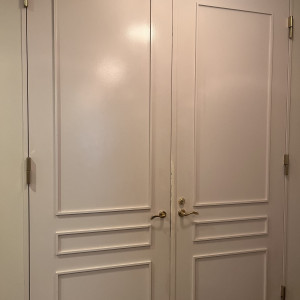 ナチュラルテイストな披露宴会場のドア|774232さんのヴィラ・デ・マリアージュ高崎の写真(2552891)