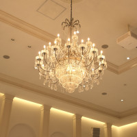 ロビーのシャンデリア